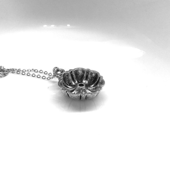 Baking Bundt Pan Charm Necklace - Picture 2 of 3